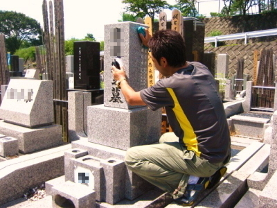 お墓参り代行事例１、墓石の水洗い